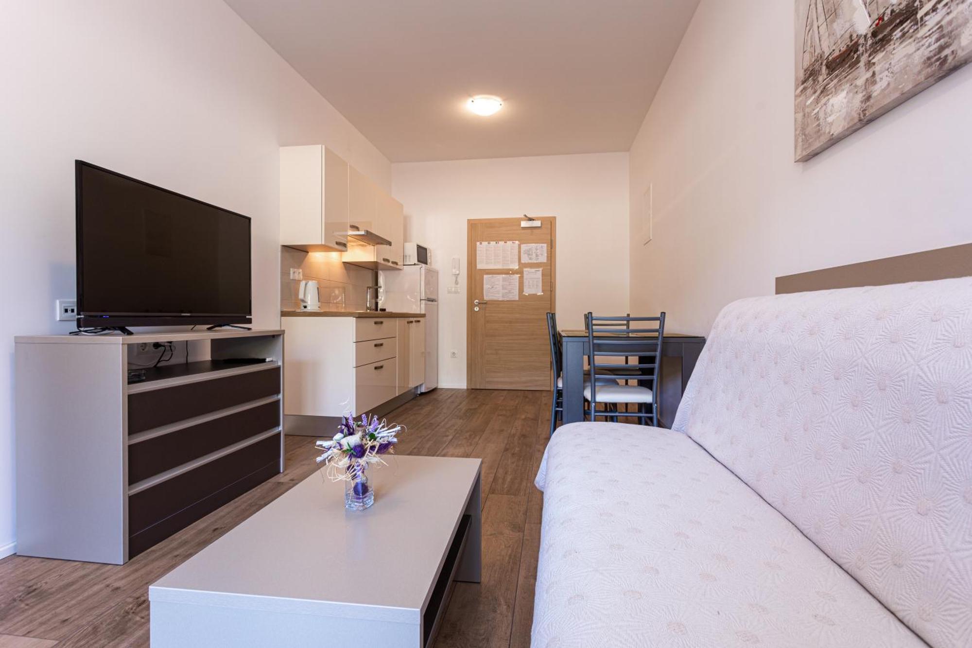 Apartments Crnekovic Tomislava 8A Baška Eksteriør billede