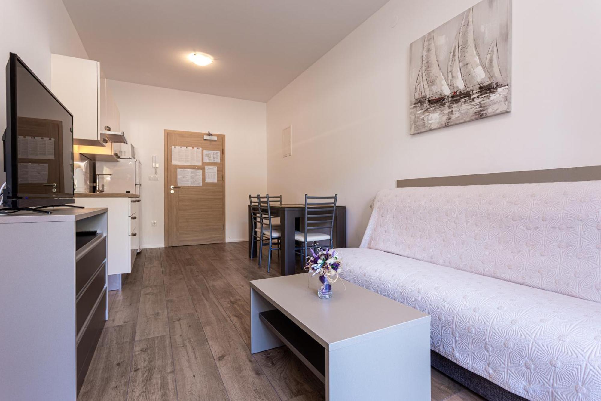 Apartments Crnekovic Tomislava 8A Baška Eksteriør billede