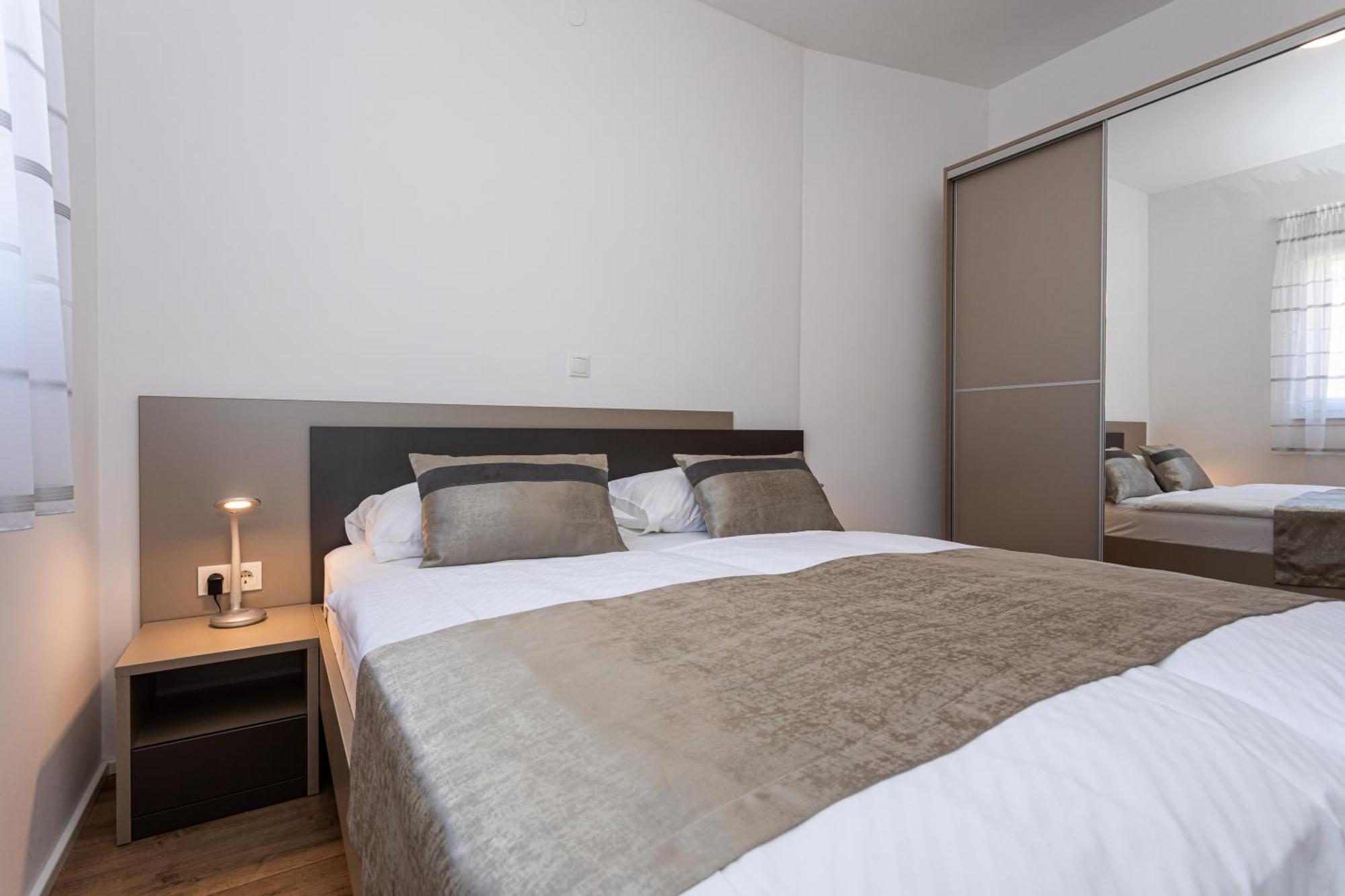 Apartments Crnekovic Tomislava 8A Baška Eksteriør billede
